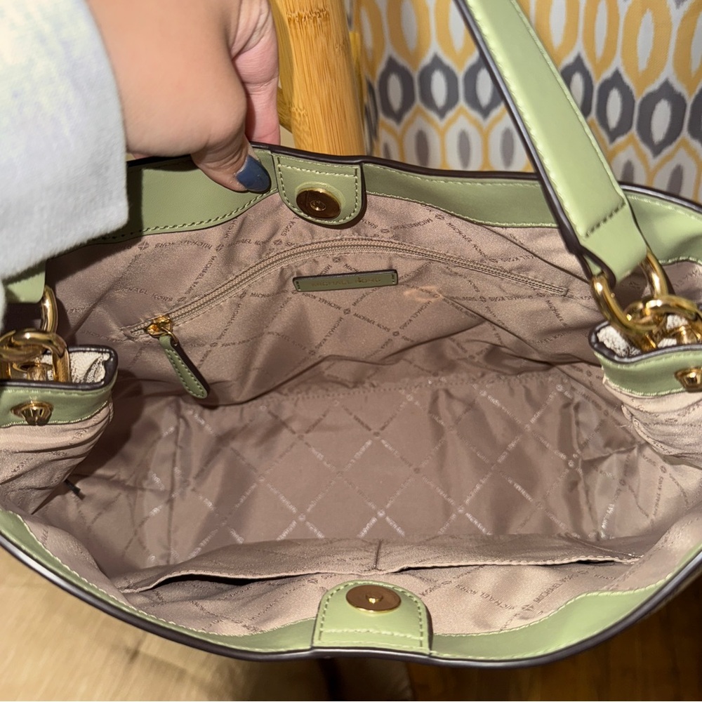 Michael Kors White and Green Women's Bag - Picture 6 of 9